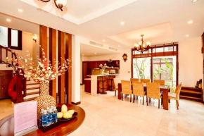 Charming 4 Bedrooms Villas with few step to beach